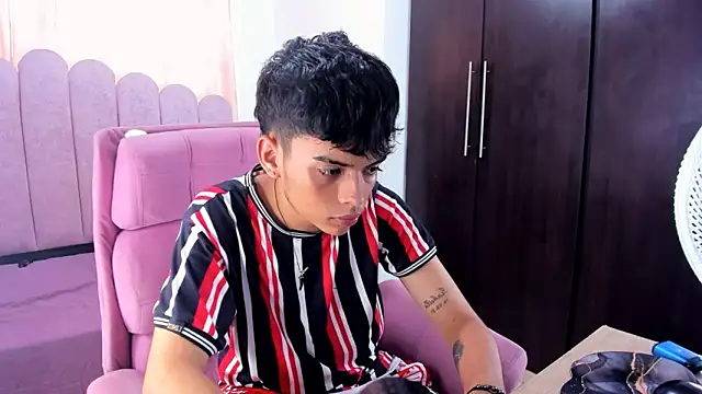 angelyoung18 online show from 8, 3, 2025