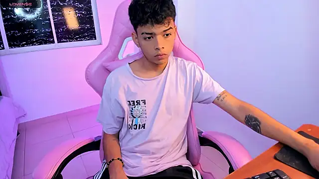 angelyoung18 online show from 5, 2, 2025