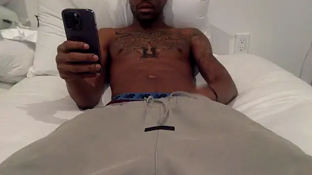 Snapshot of mileshighclub420 chatting on 8, 3, 2025 mileshighclub420 online show from 8, 3, 2025