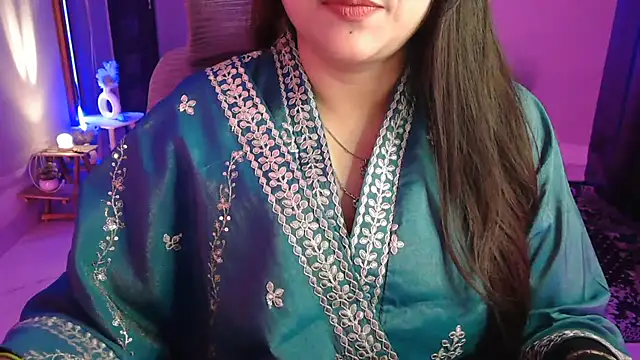 Snapshot of Mitikaa chatting on 7, 11, 2025 Mitikaa online show from 7, 11, 2025