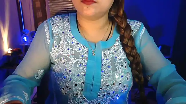 Snapshot of Mitikaa chatting on 25, 5, 2026 Mitikaa online show from 25, 5, 2026
