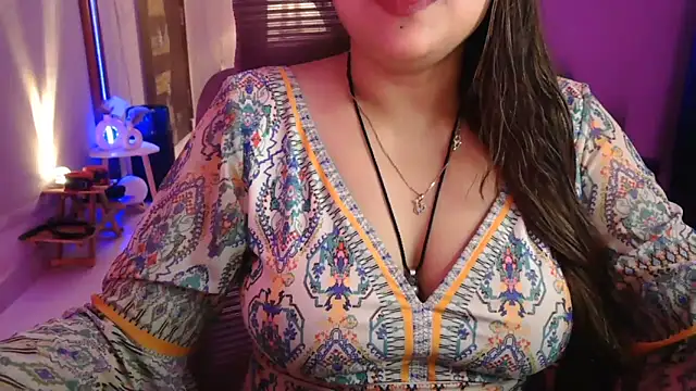 Snapshot of Mitikaa chatting on 8, 5, 2026 Mitikaa online show from 8, 5, 2026