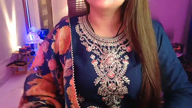 Snapshot of Mitikaa chatting on 4, 5, 2026 Mitikaa online show from 4, 5, 2026