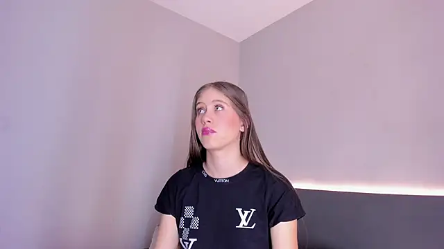 Snapshot of sara__jones_gh chatting on 14, 11, 2025 sara jones gh online show from 14, 11, 2025