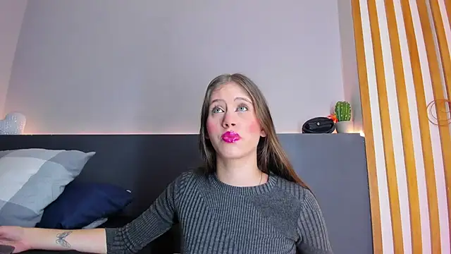 Snapshot of sara__jones_gh chatting on 23, 9, 2025 sara jones gh online show from 23, 9, 2025