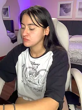Camila pinkk online show from 6, 3, 2025