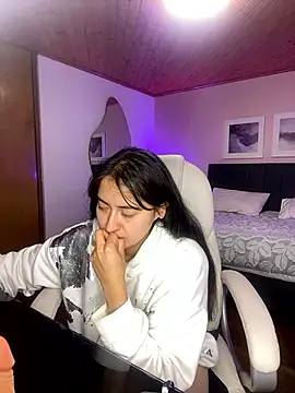 Camila pinkk online show from 8, 3, 2025