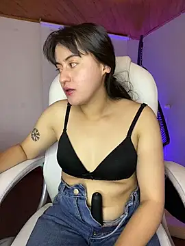 Camila pinkk online show from 4, 11, 2025