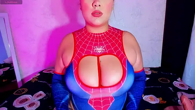 NAHIARA LEE online show from 8, 11, 2025