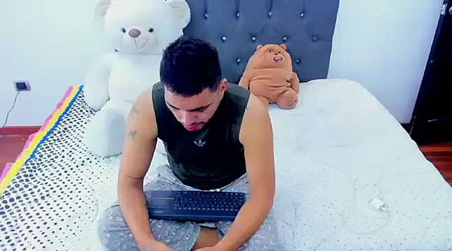 EnriquevillaF online show from 24, 2, 2025
