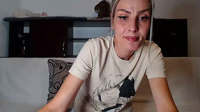 AshlineKatte online show from 15, 11, 2025