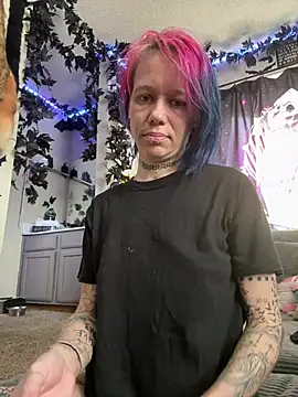 Snapshot of trashbrat chatting on 5, 5, 2026 trashbrat online show from 5, 5, 2026