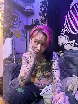 Snapshot of trashbrat chatting on 28, 4, 2026 trashbrat online show from 28, 4, 2026
