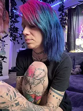 Snapshot of trashbrat chatting on 8, 5, 2026 trashbrat online show from 8, 5, 2026