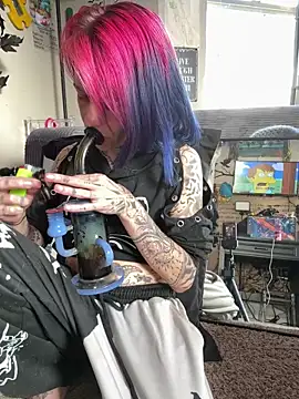 Snapshot of trashbrat chatting on 6, 6, 2026 trashbrat online show from 6, 6, 2026