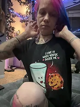 Snapshot of trashbrat chatting on 8, 5, 2026 trashbrat online show from 8, 5, 2026
