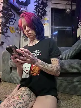 Snapshot of trashbrat chatting on 24, 5, 2026 trashbrat online show from 24, 5, 2026