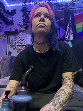 Snapshot of trashbrat chatting on 7, 5, 2026 trashbrat online show from 7, 5, 2026