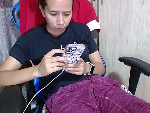 Snapshot of Danielagomez33 chatting on 28, 5, 2026 Danielagomez33 online show from 28, 5, 2026