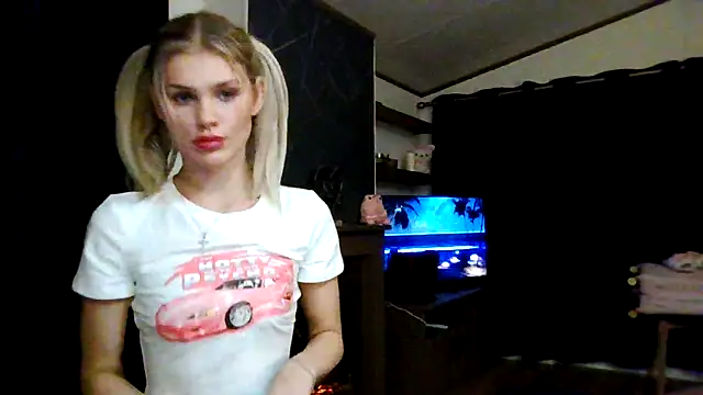 English Teen Evelyn online show from 12, 1, 2025