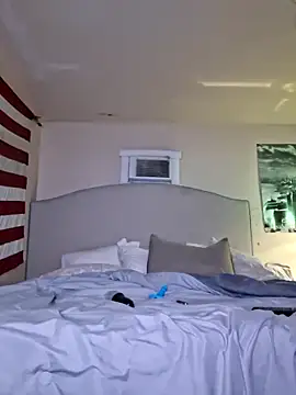 hesjustafriend online show from 22, 4, 2026