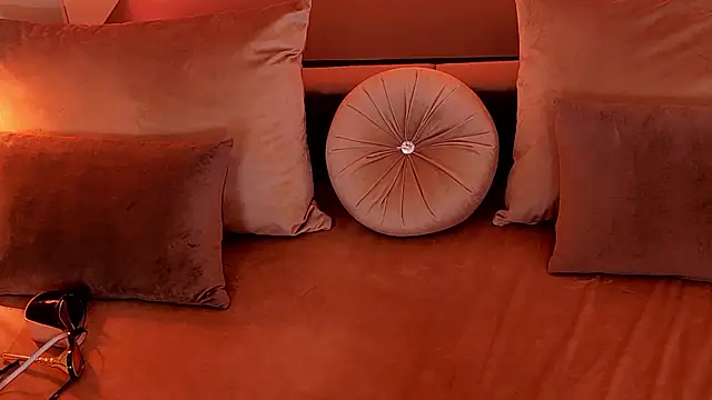 RubyLuxee online show from 27, 3, 2026