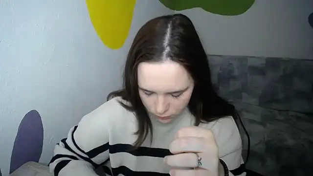 mini girly online show from 5, 12, 2025