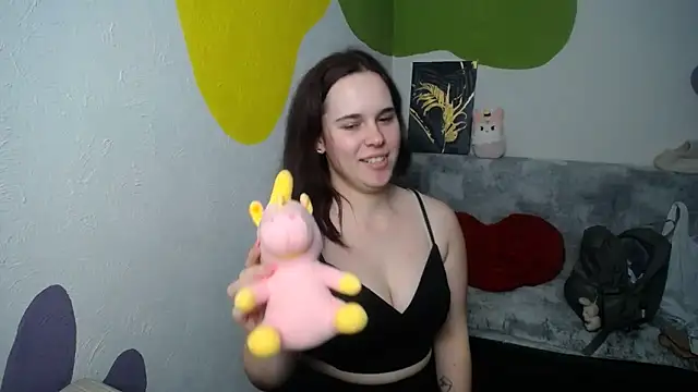 mini girly online show from 28, 1, 2025