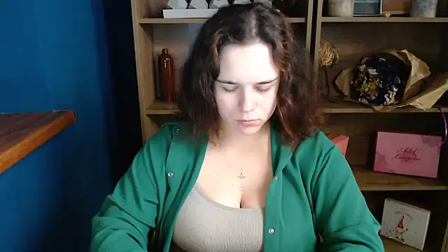 mini girly online show from 8, 10, 2025