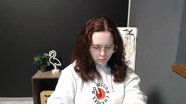 mini girly online show from 4, 2, 2025