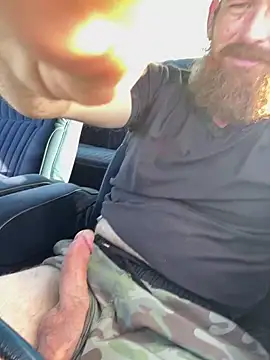 Snapshot of 32XRedBeard chatting on 30, 11, 2025 32XRedBeard online show from 30, 11, 2025