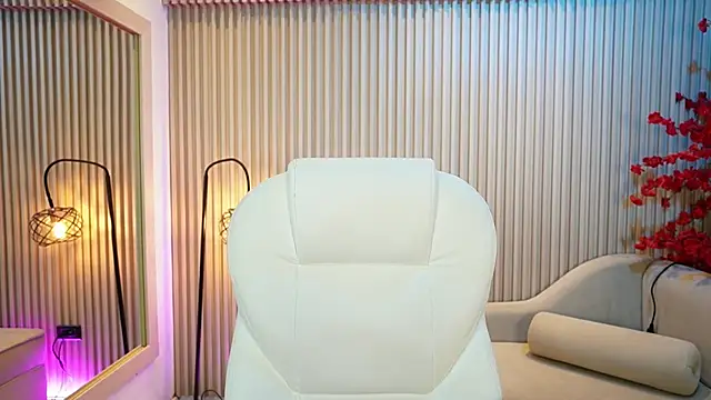 Emma Walkerr  online show from 8, 10, 2025