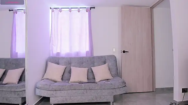 Snapshot of Jullya_x chatting on 1, 12, 2025 Jullya x online show from 1, 12, 2025