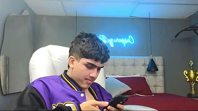 Tommy18   online show from 27, 2, 2025