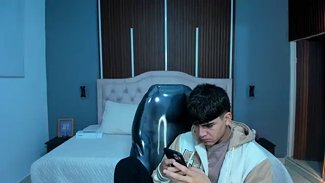 Tommy18   online show from 9, 10, 2025