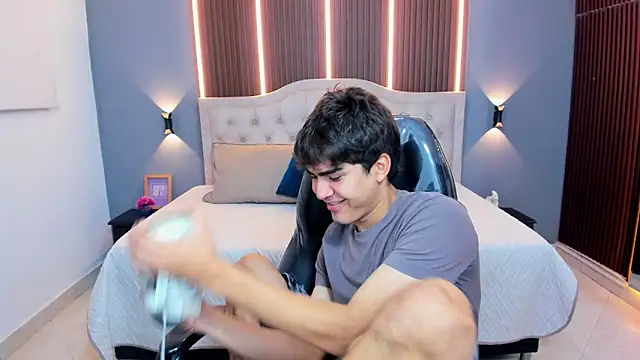 Tommy18   online show from 4, 2, 2026