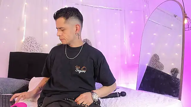 Snapshot of Bonny_and_carrot chatting on 30, 10, 2025 Bonny and carrot online show from 30, 10, 2025