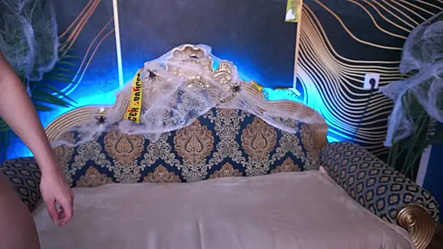 Snapshot of ArielGemme chatting on 17, 10, 2025 ArielGemme online show from 17, 10, 2025