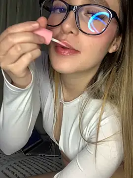 Snapshot of LunaShine_ chatting on 17, 1, 2025 LunaShine online show from 17, 1, 2025