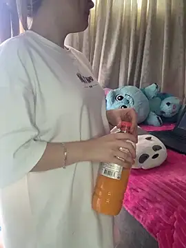 Snapshot of LunaShine_ chatting on 16, 3, 2025 LunaShine online show from 16, 3, 2025