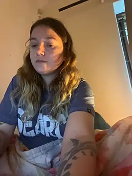 ariaawakelinn  online show from 7, 1, 2025