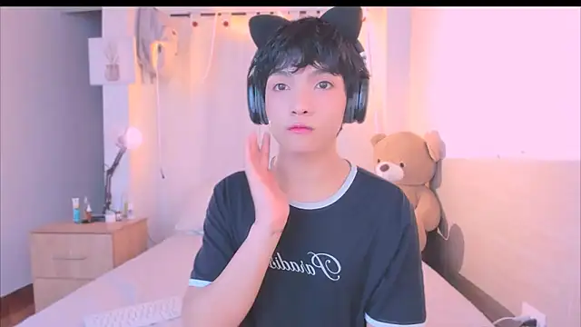 AllanYong18 online show from 16, 10, 2025