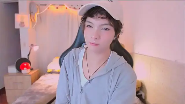 AllanYong18 online show from 15, 4, 2026