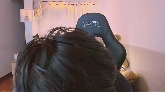 AllanYong18 online show from 9, 4, 2026