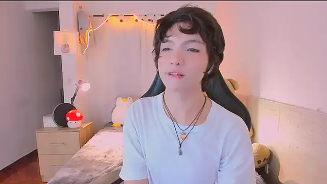 AllanYong18 online show from 12, 4, 2026