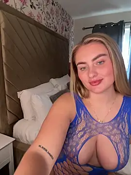 Snapshot of lucyRose_xoxox chatting on 21, 9, 2025 lucyRose xoxox online show from 21, 9, 2025