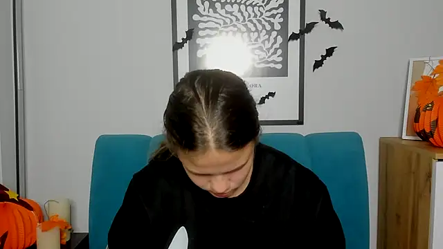 AdeleCruz online show from 2, 11, 2025