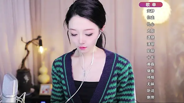 Snapshot of Zoe-99 chatting on 7, 5, 2026 Zoe-99 online show from 7, 5, 2026
