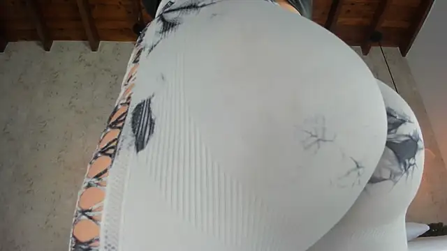 Snapshot of Marttina_Ruiz chatting on 27, 10, 2025 Marttina Ruiz online show from 27, 10, 2025