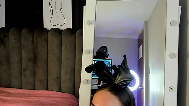 Snapshot of chelsea_bolton_ chatting on 28, 11, 2025 chelsea bolton online show from 28, 11, 2025